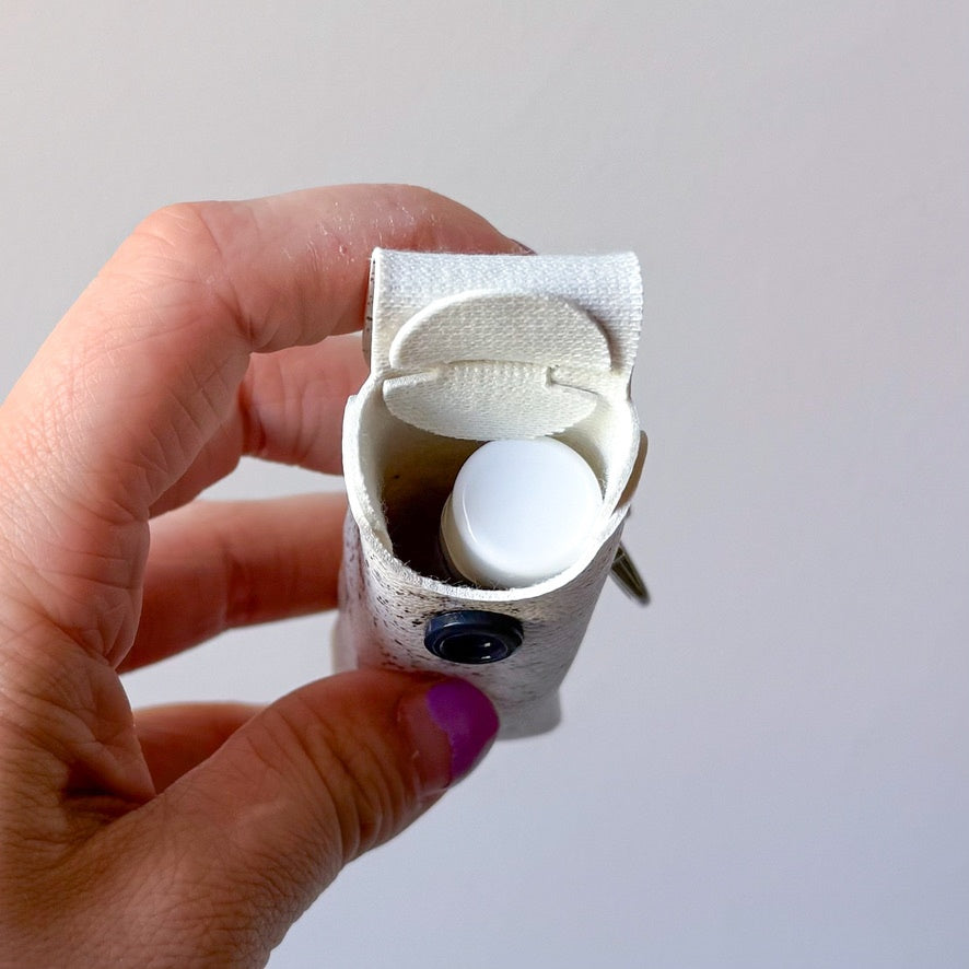 White w/ black splatter chapstick case (00L0HN)