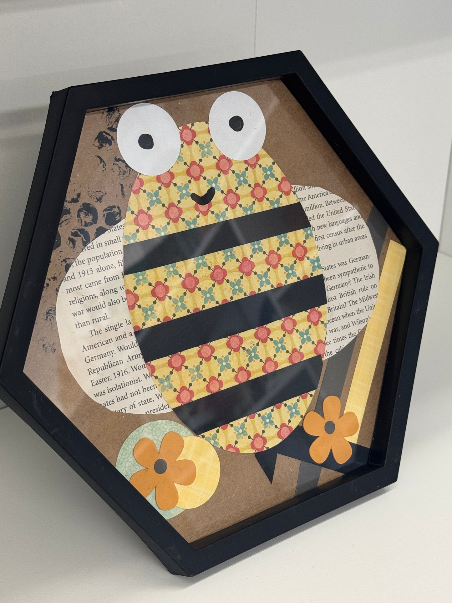 Bee - Picture Frame - Wall Decor