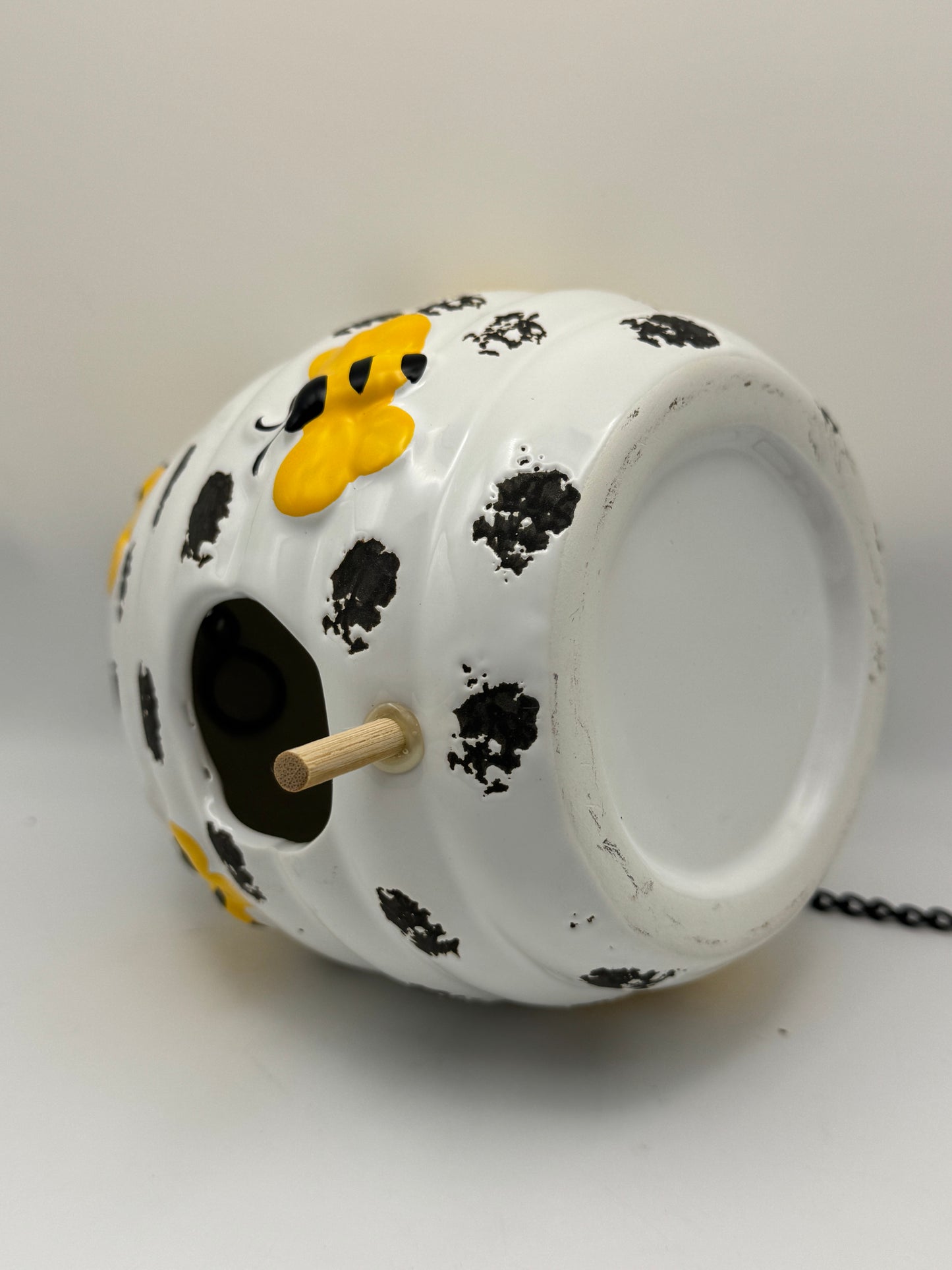 Bee Skep Ceramic Birdhouse with Hanging Chain - White