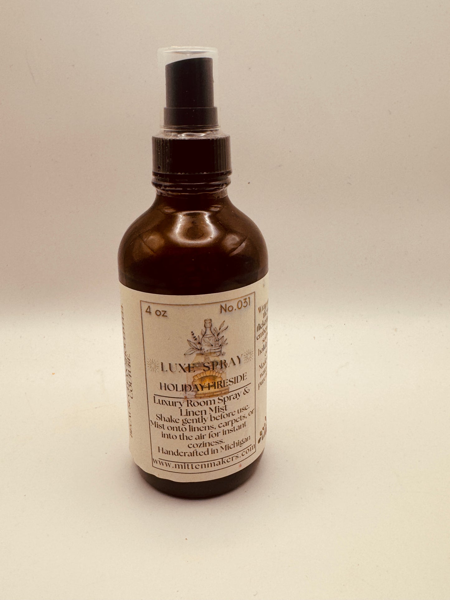 Luxe Scents Holiday Fireside Room & Linen Spray – 4 oz