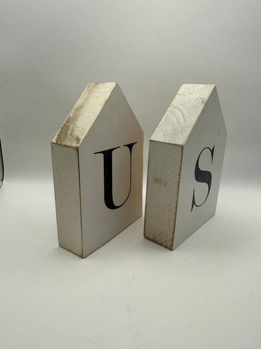 US Wood House Sitters – Set of 2