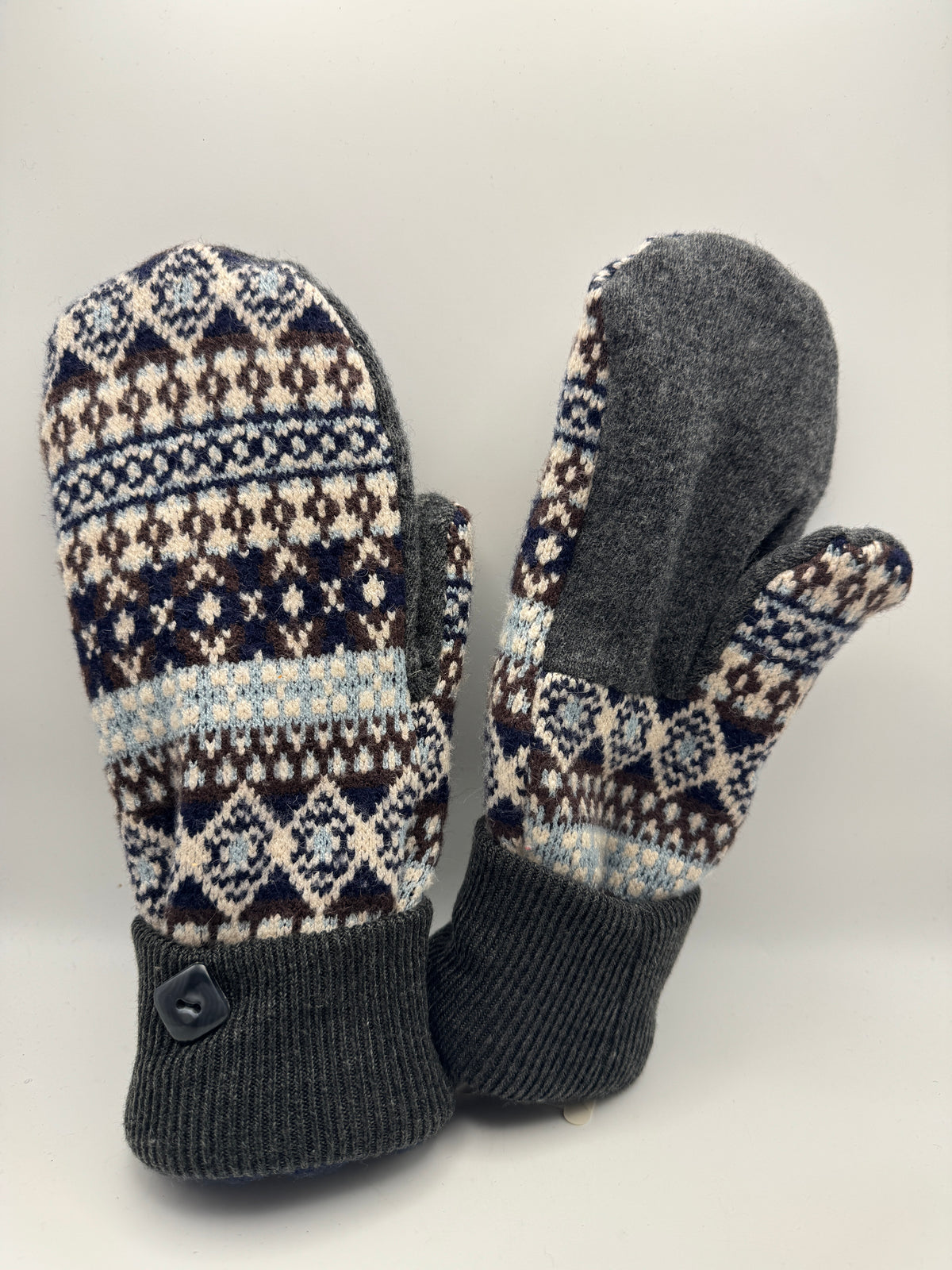 Eleanor – Handmade Repurposed Wool Mittens – Navy Blue & Cream Fair Isle