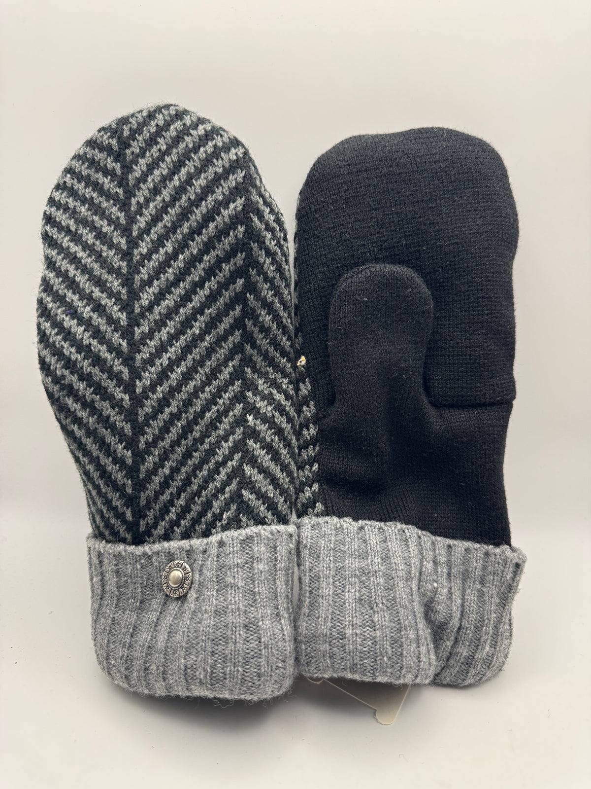 Eleanor – Handmade Repurposed Wool Mittens – Black & Gray Herringbone