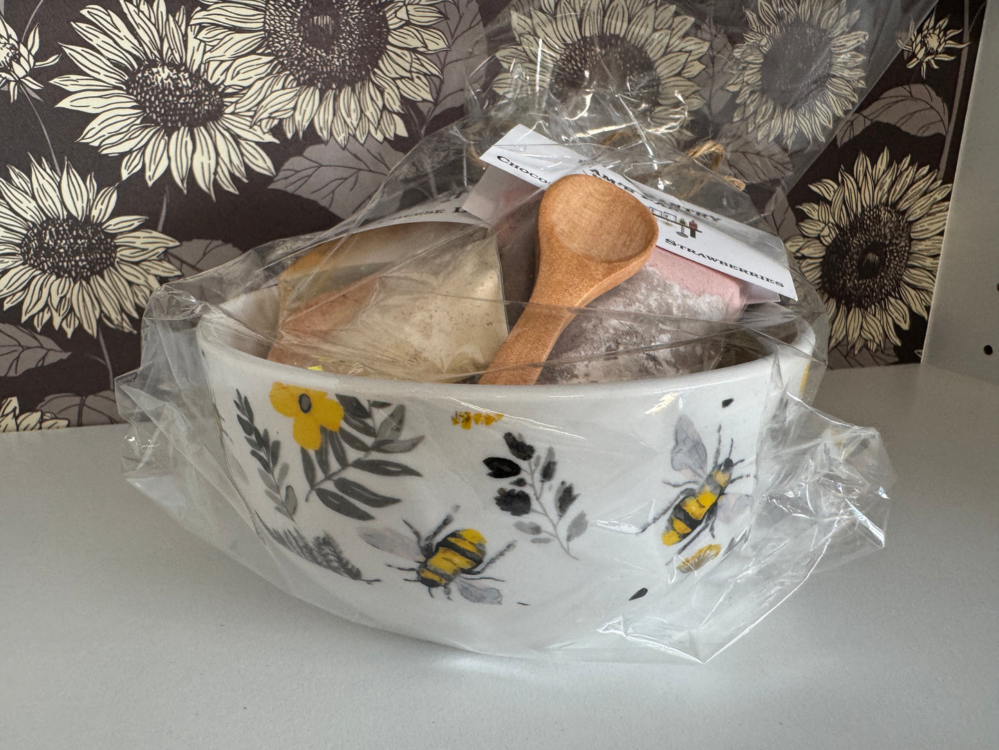 *Gift Set* Italian Cheese Dip & Chocolate Covered Strawberries w/bowl, spoon & whisk