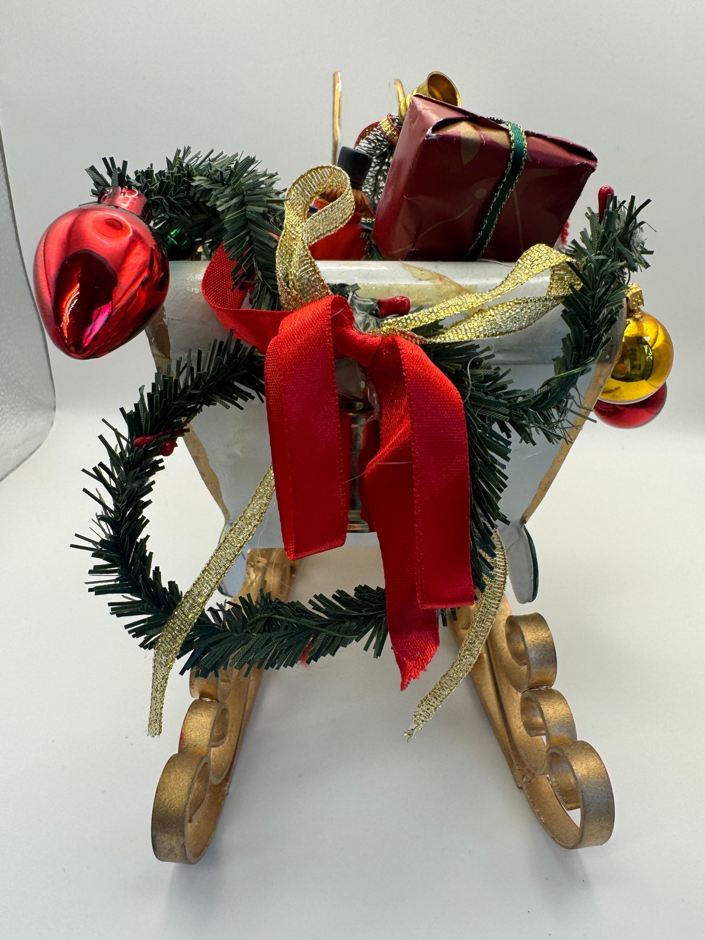 Festive Christmas Sleigh Tabletop Decoration – Blue & Green Glitter Sleigh with Gifts and Tree