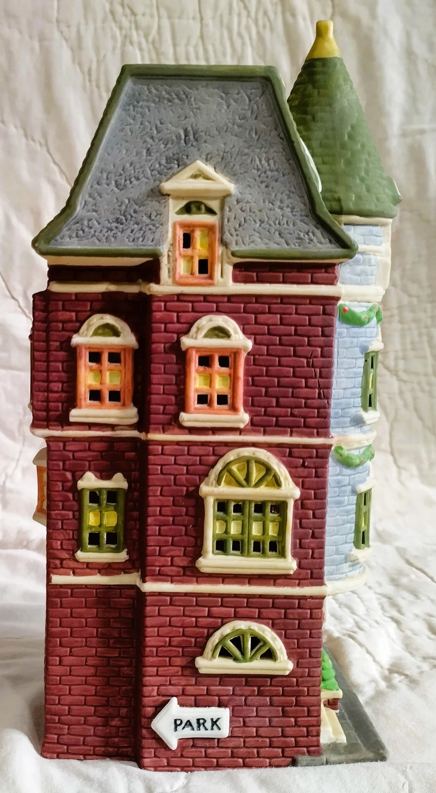 Department 56 Christmas in the City - 5607 Park Avenue Townhouse #5977-3