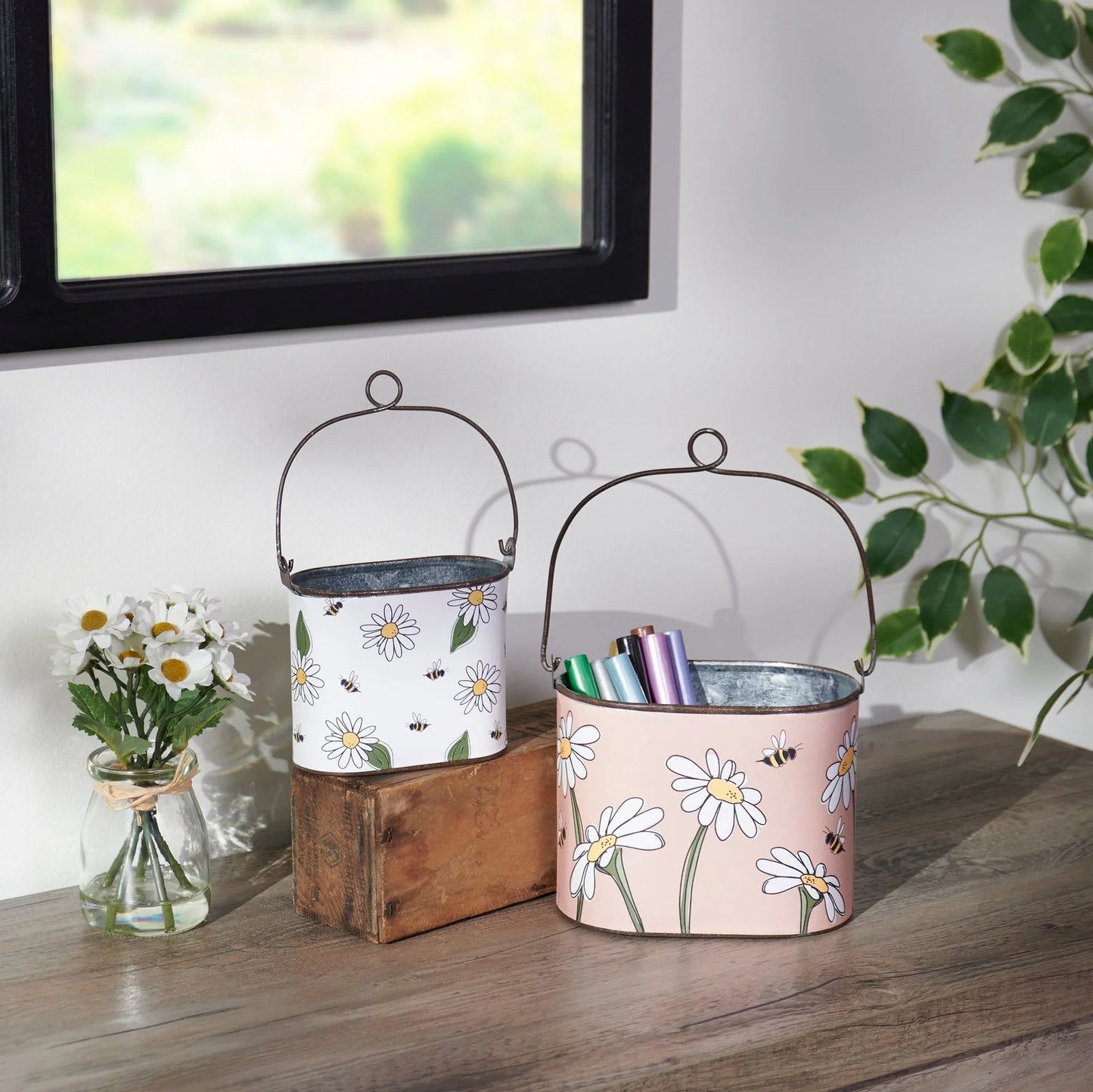 Daisy & Bee Metal Bucket Small - White