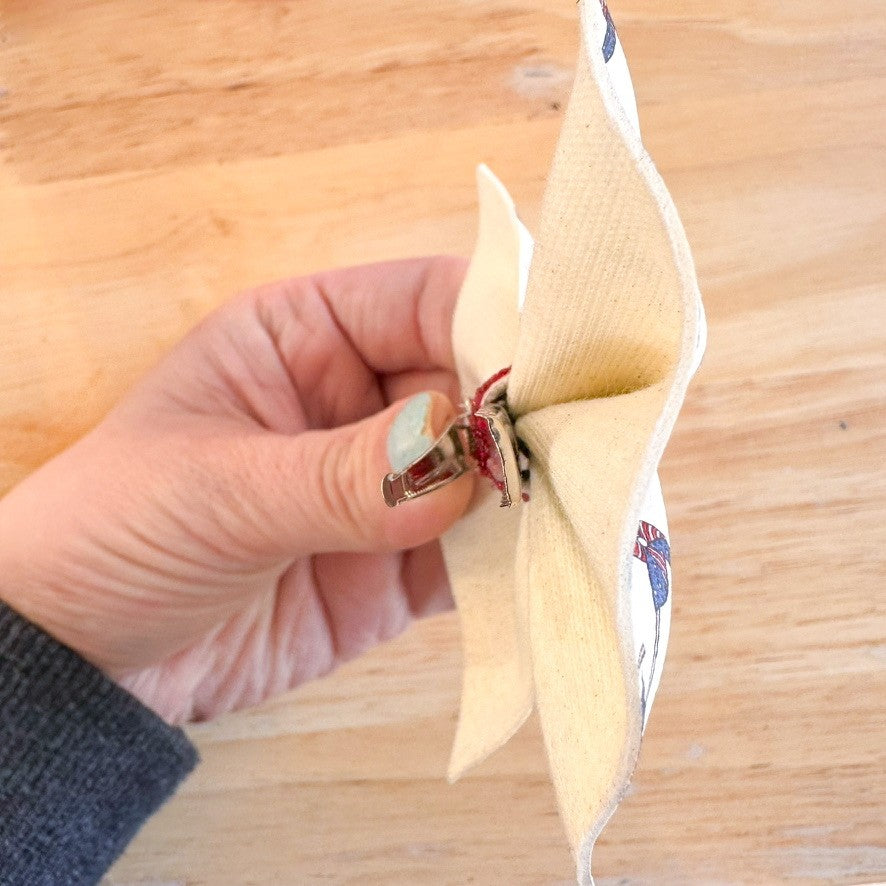 4” Simple Pinch Patriotic Pinwheels Bow (00L09T)