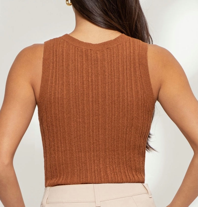 Beautiful sleeveless shell top- Rust - Small