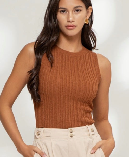 Beautiful sleeveless shell top- Rust - Small