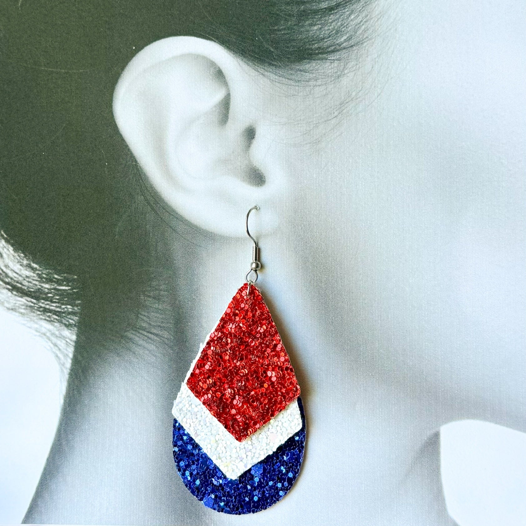RWB Glitter Teardrop Chevron Earrings (00L0N6)
