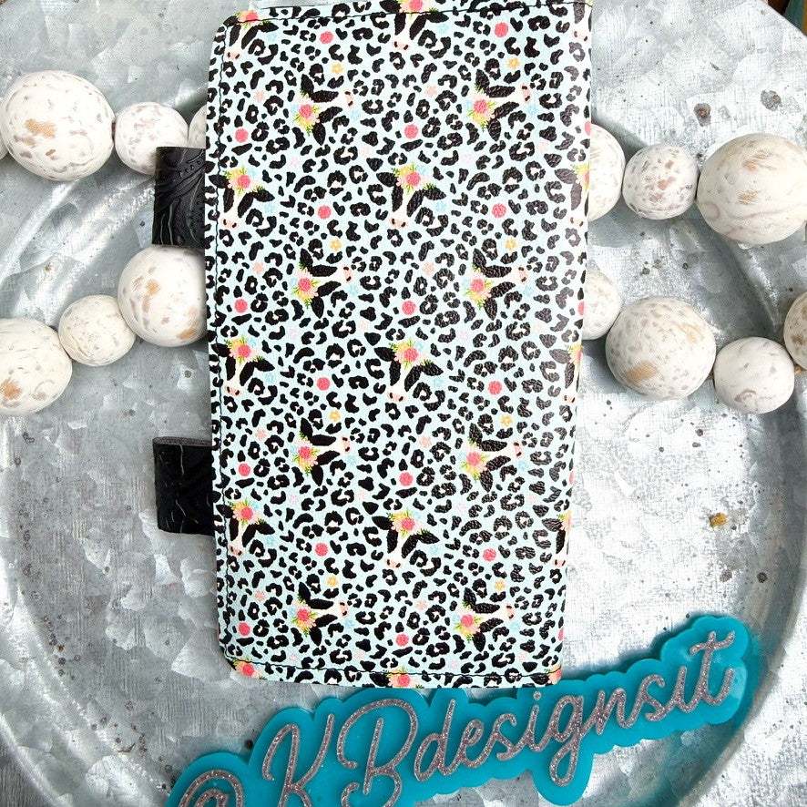 Cow Checkbook Cover (00L0P1)