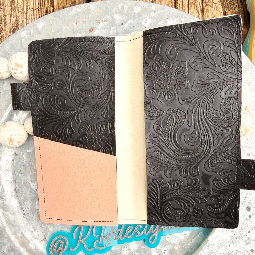 Cow Checkbook Cover (00L0P1)