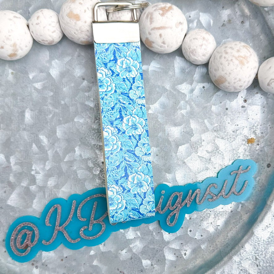 Tropical Blue Flower Wristlet (00L02A)