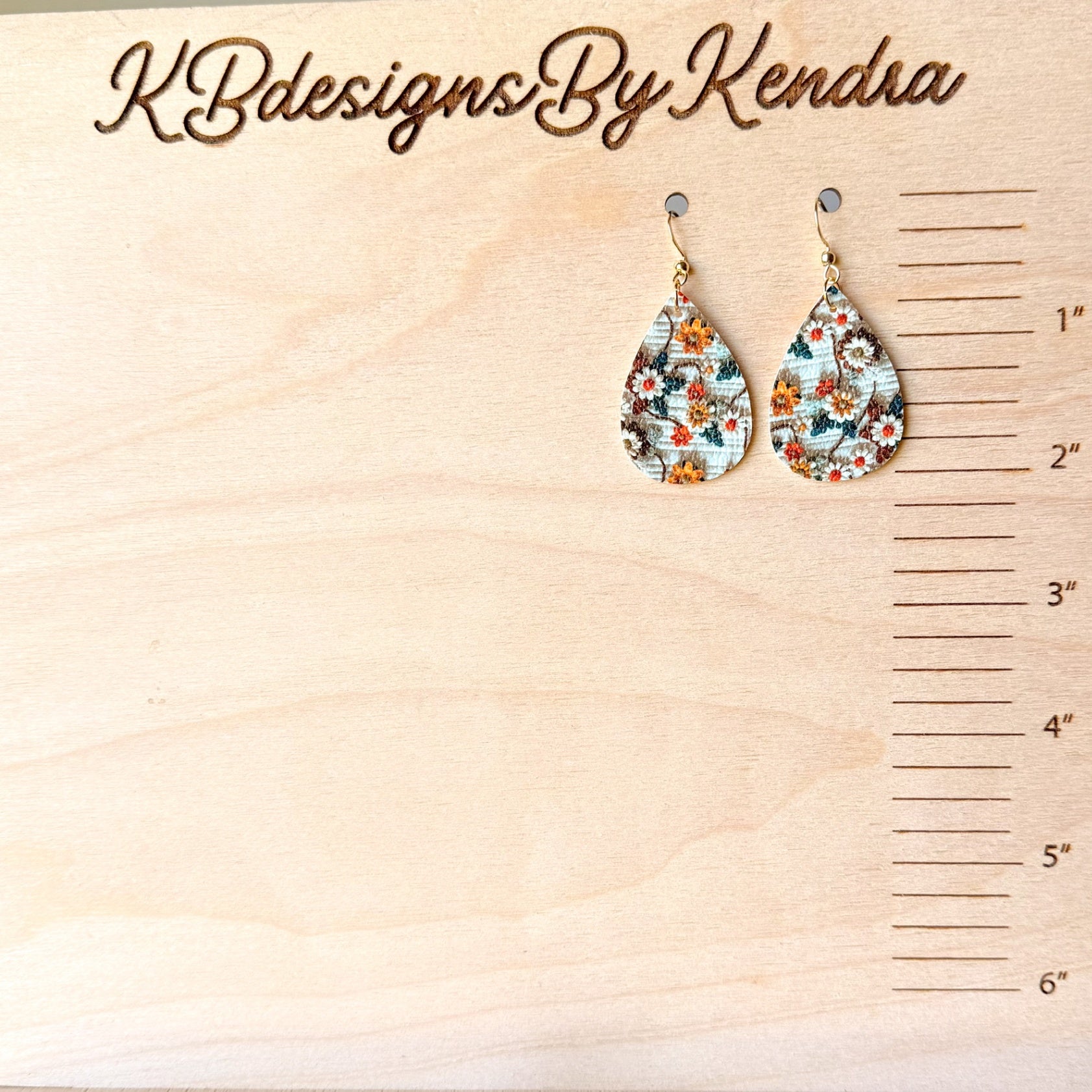 Embroidered floral teardrop earrings (00L0OC)