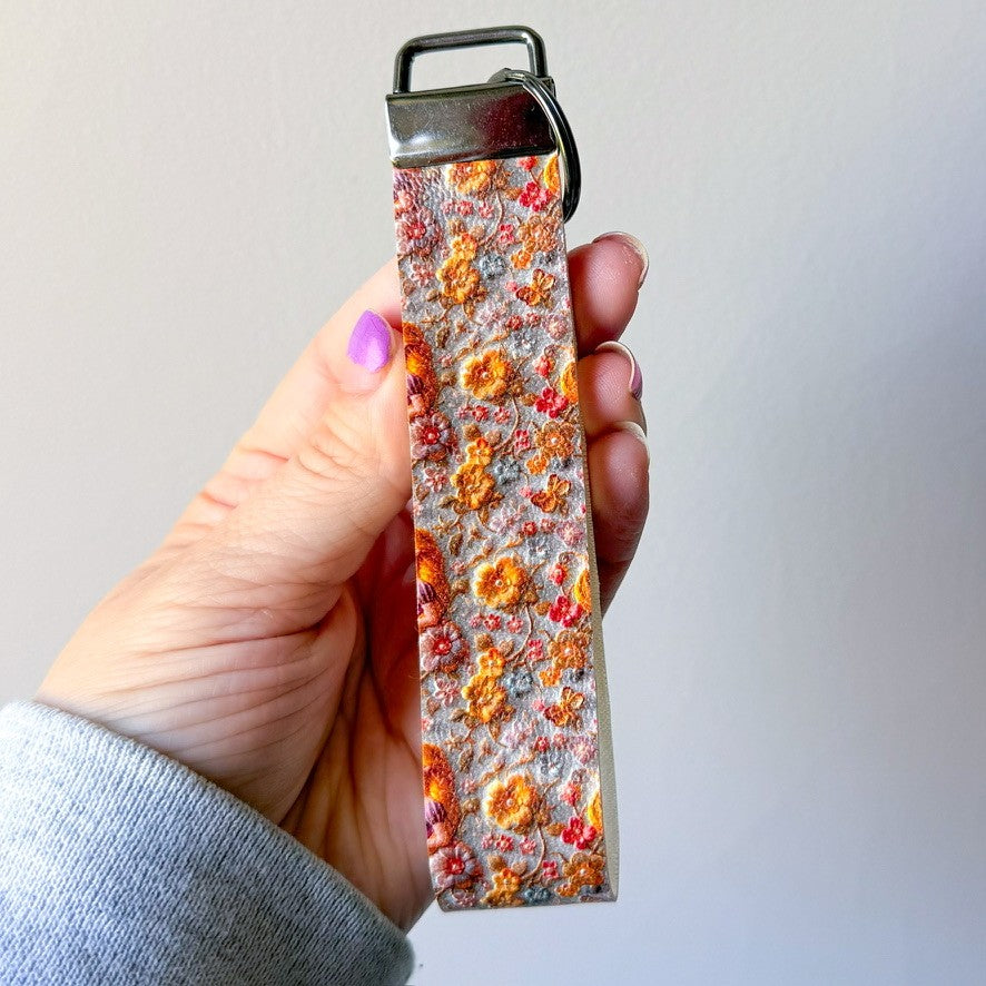 Magic Flower Wristlet (00L0J9)