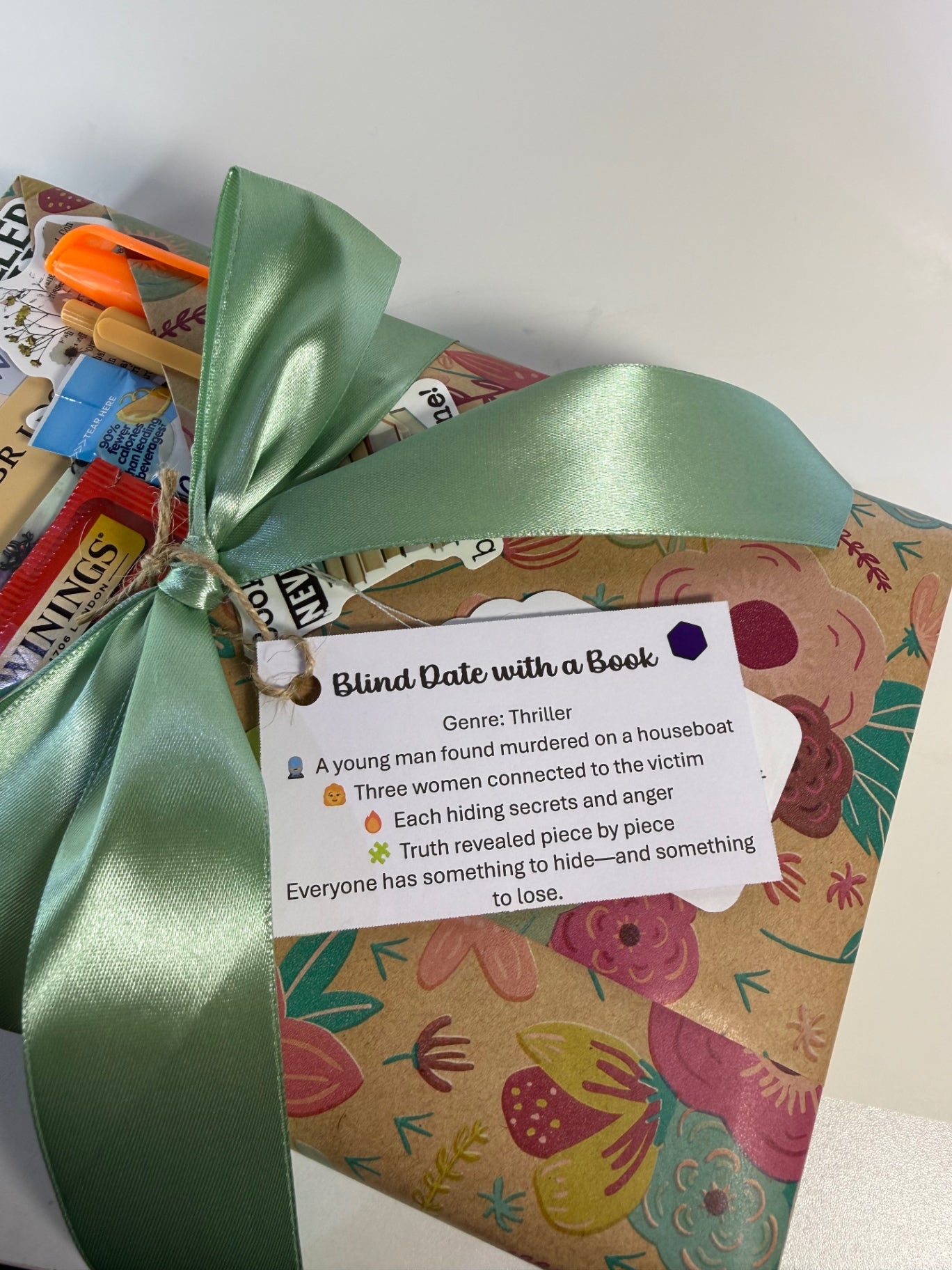 Date My Books Deluxe Blind Date Book - Mystery/Thriller - D92
