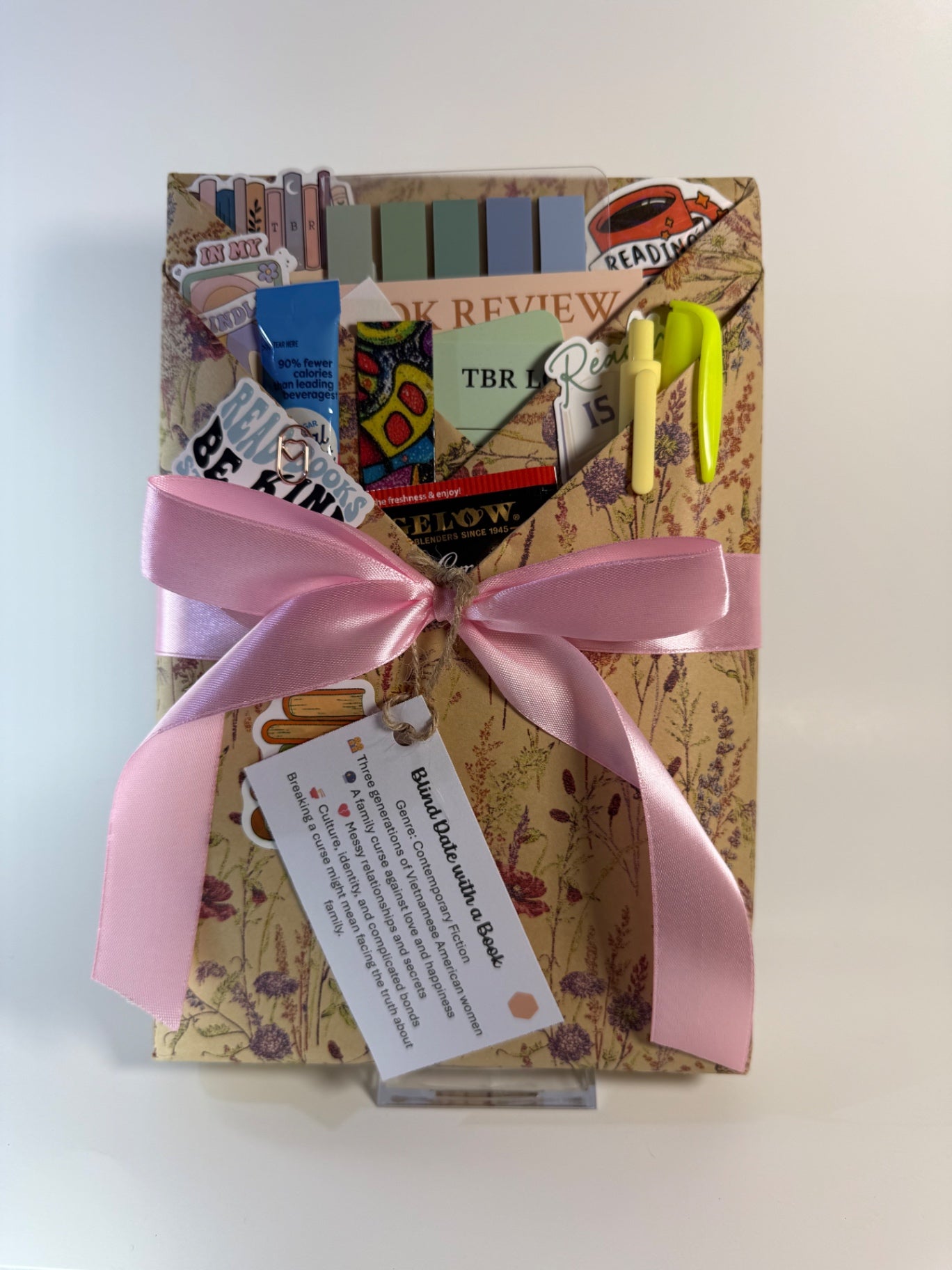 Date My Books Book Basket - Contemporary - N/A