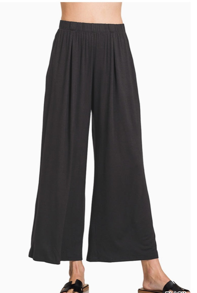 Wide leg crop or short Zenana Pants - Black - Medium