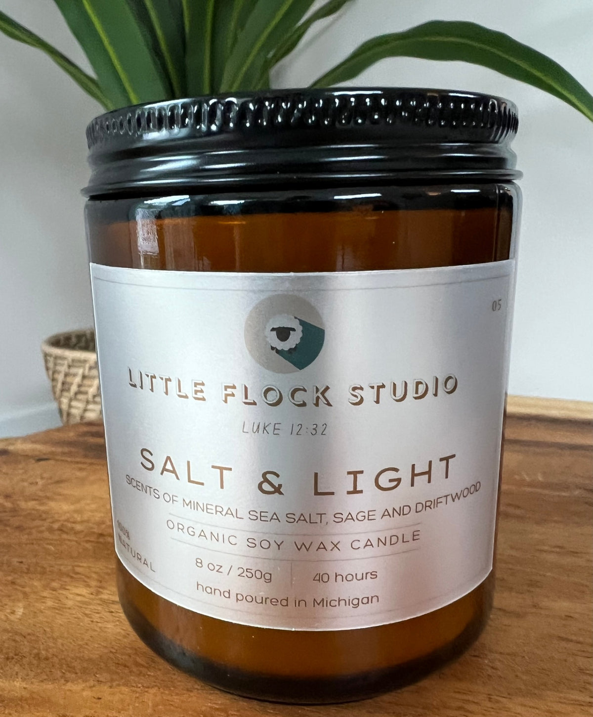 Little Flock Studio Soy wax candle - SALT & LIGHT - 8 oz / 250g