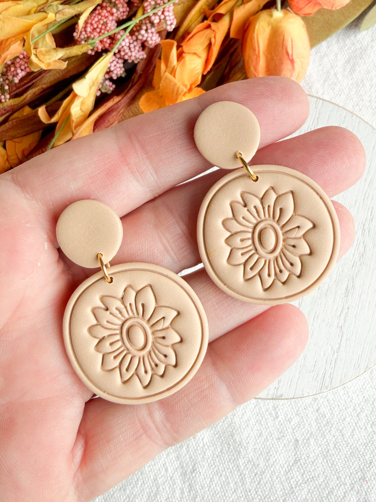 Beige Botanical Sunflower