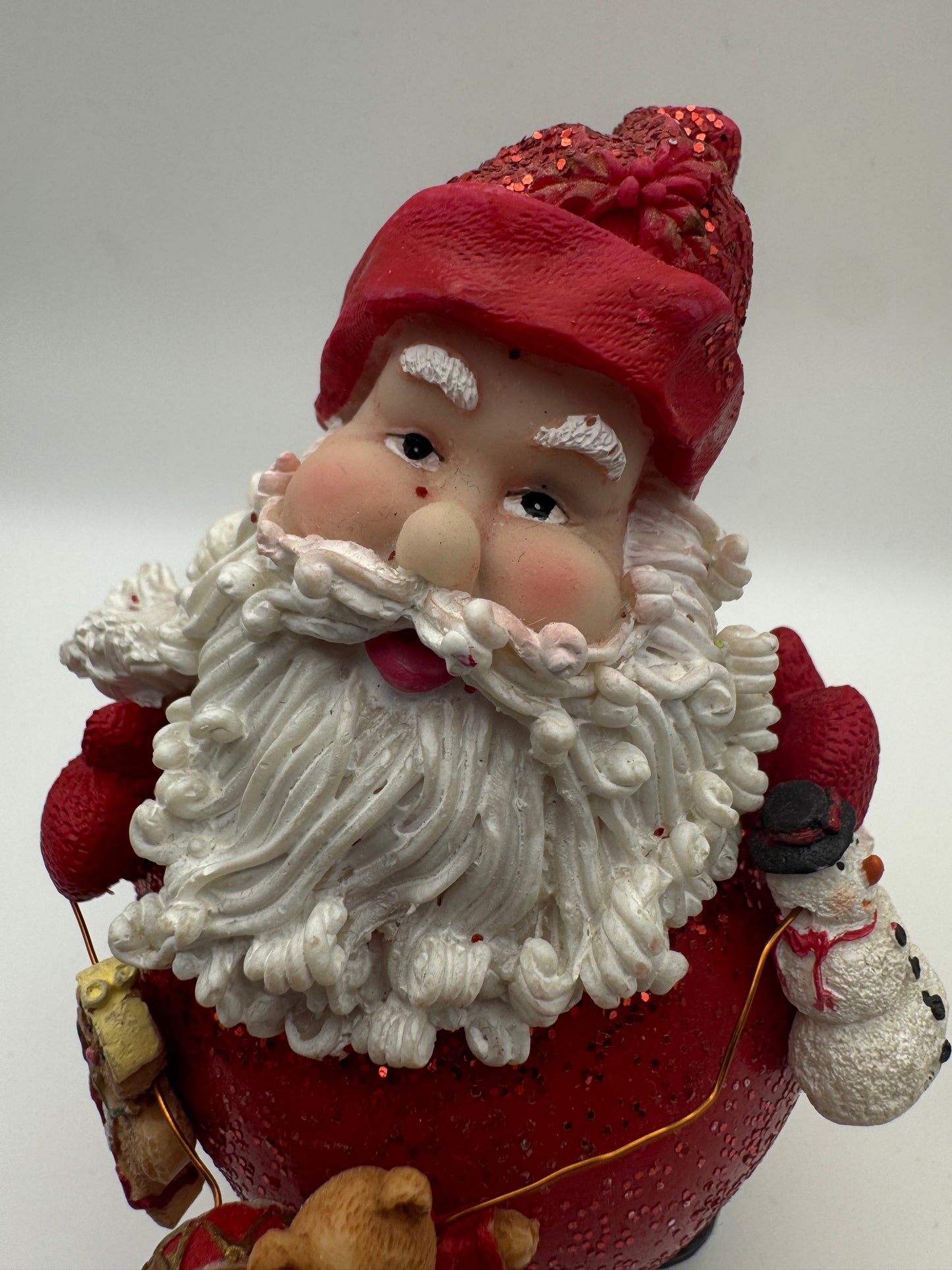 Santa Figurine Holding Toy Garland – Hand-Painted Resin Christmas Decor 5"