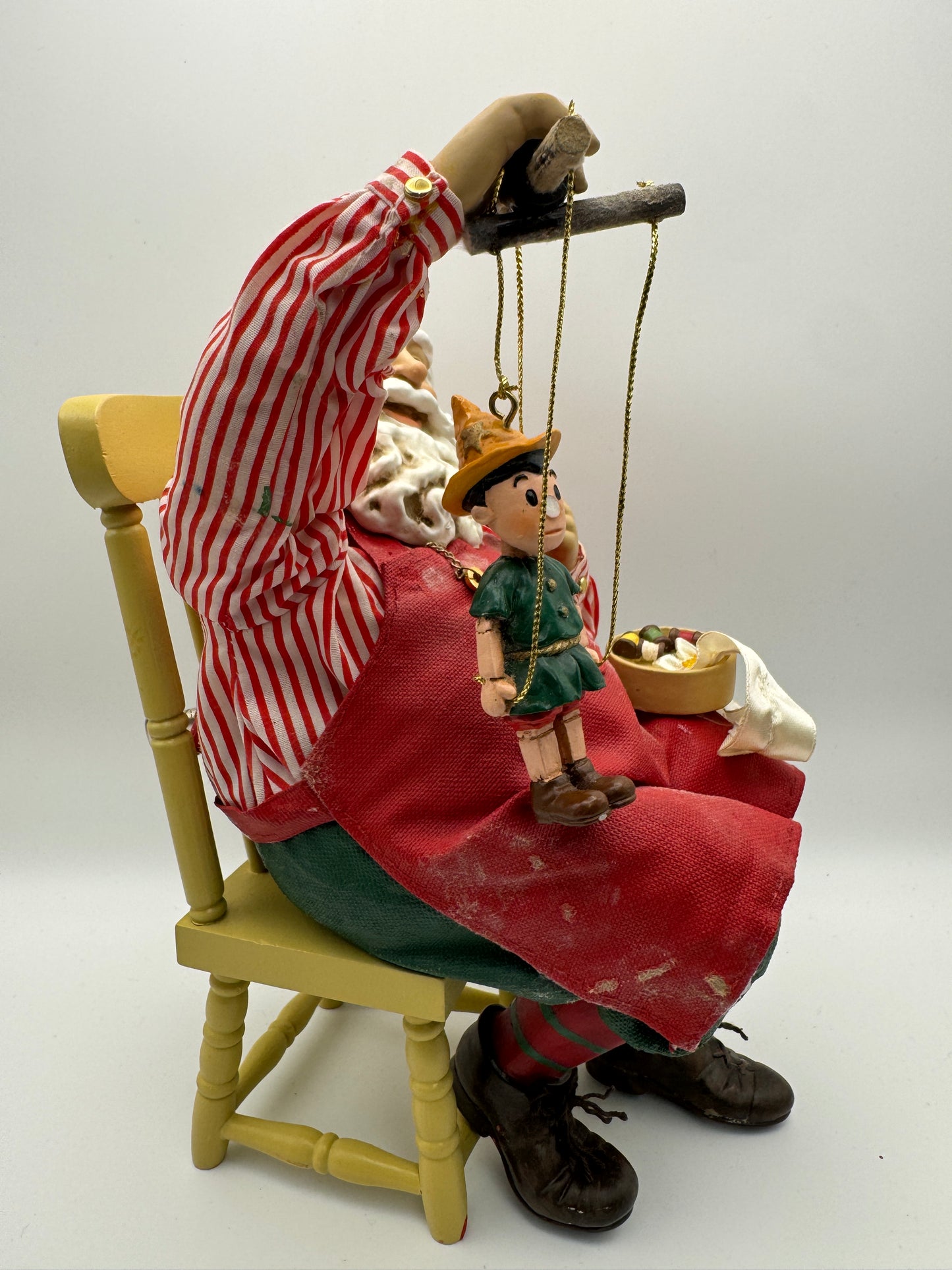 Kurt Adler Fabriche “Geppetto Santa” – Master Toy Maker Clothtique Figurine 10" (Wind-Up Musical)