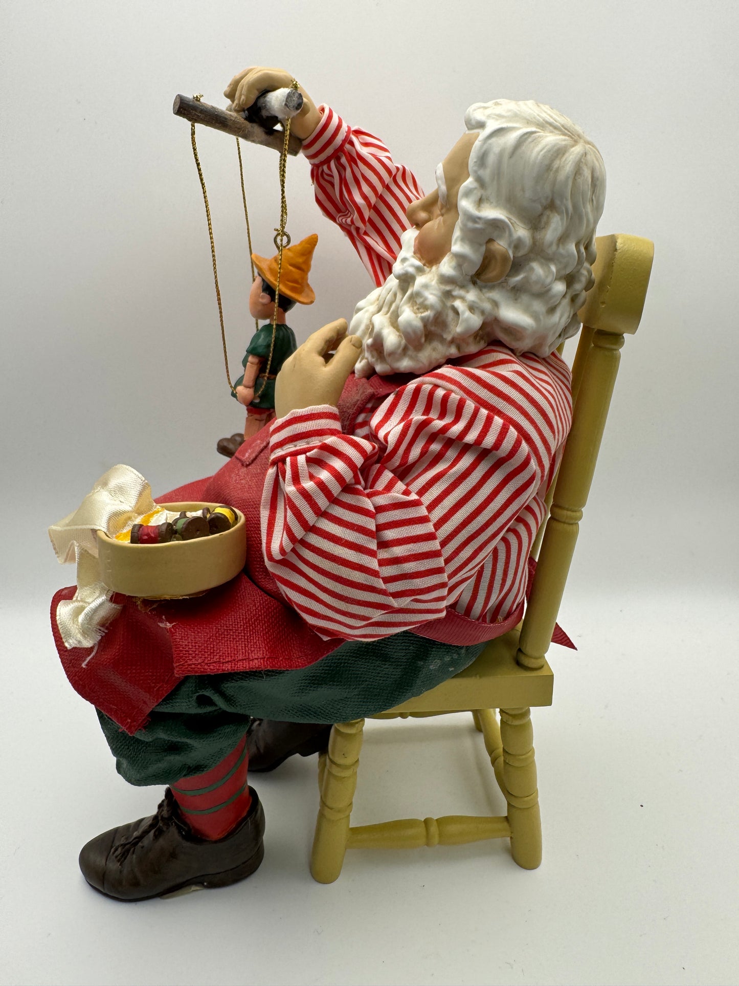 Kurt Adler Fabriche “Geppetto Santa” – Master Toy Maker Clothtique Figurine 10" (Wind-Up Musical)