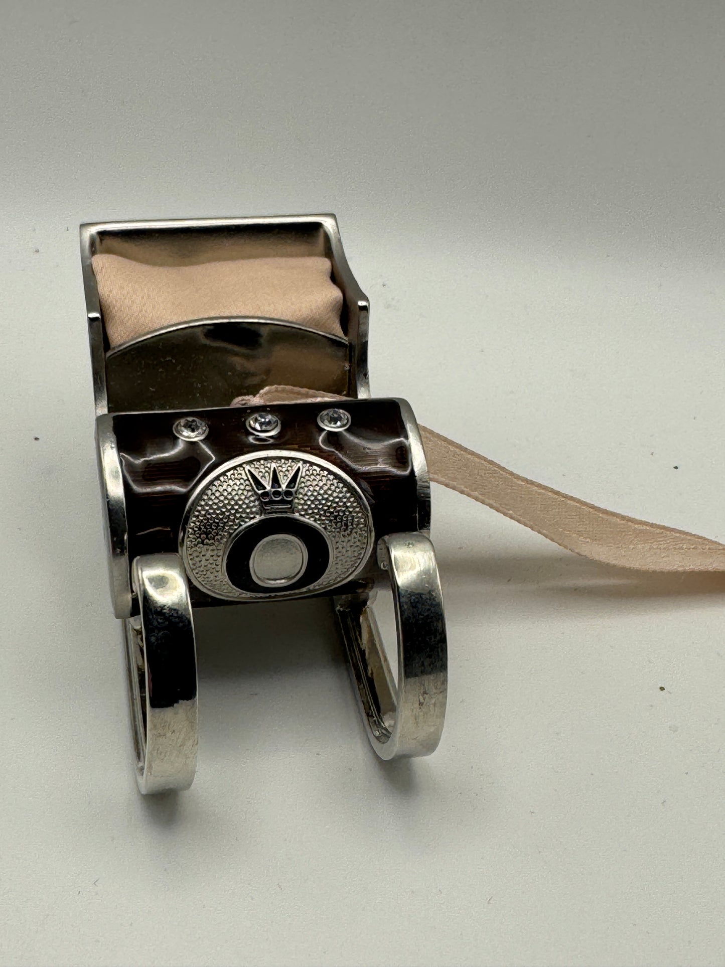 Pandora “Unforgettable Moments” Christmas Sleigh Ornament – 2010 Metal & Crystal Collectible