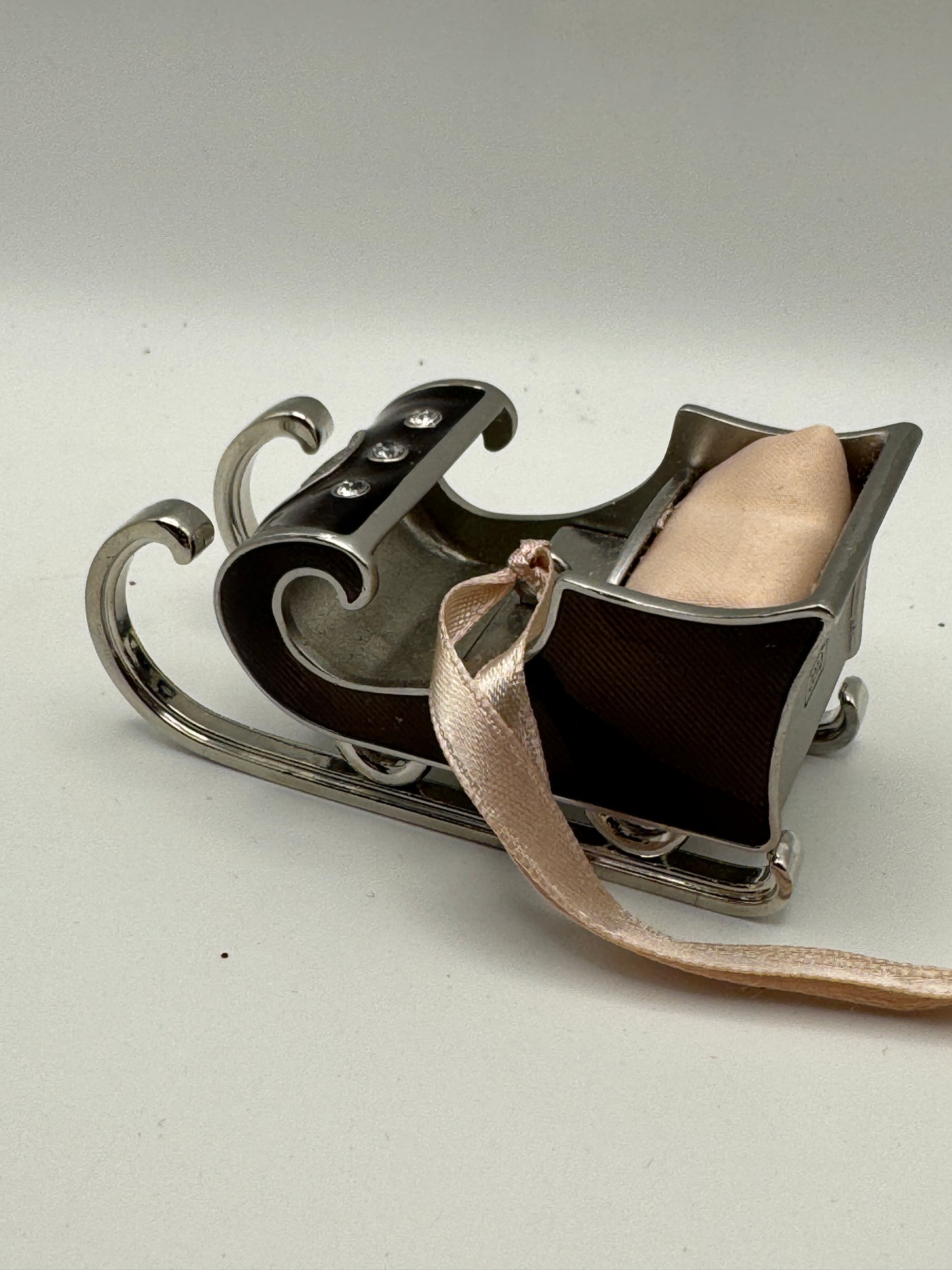 Pandora “Unforgettable Moments” Christmas Sleigh Ornament – 2010 Metal & Crystal Collectible