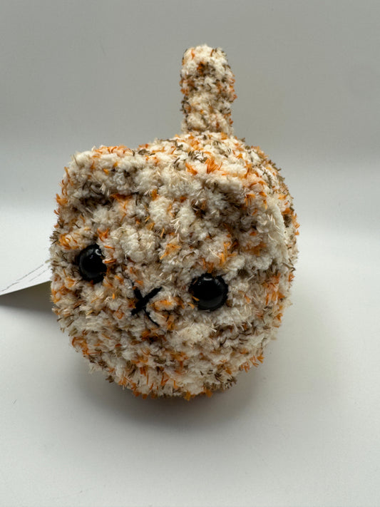 Crocheted Loaf Cat Plush – Annie Carraway Art Pattern (5") 1