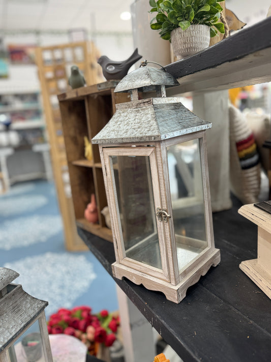 Rustic Farmhouse Lantern – 18"