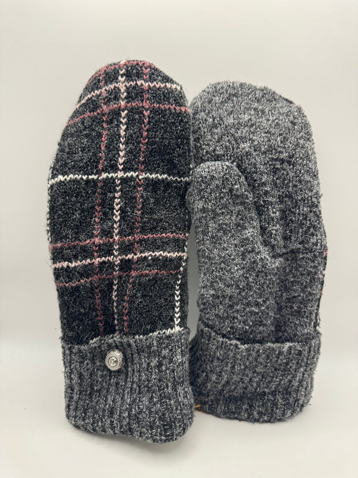 Eleanor – Handmade Repurposed Wool Mittens – Charcoal Gray & Pink Plaid