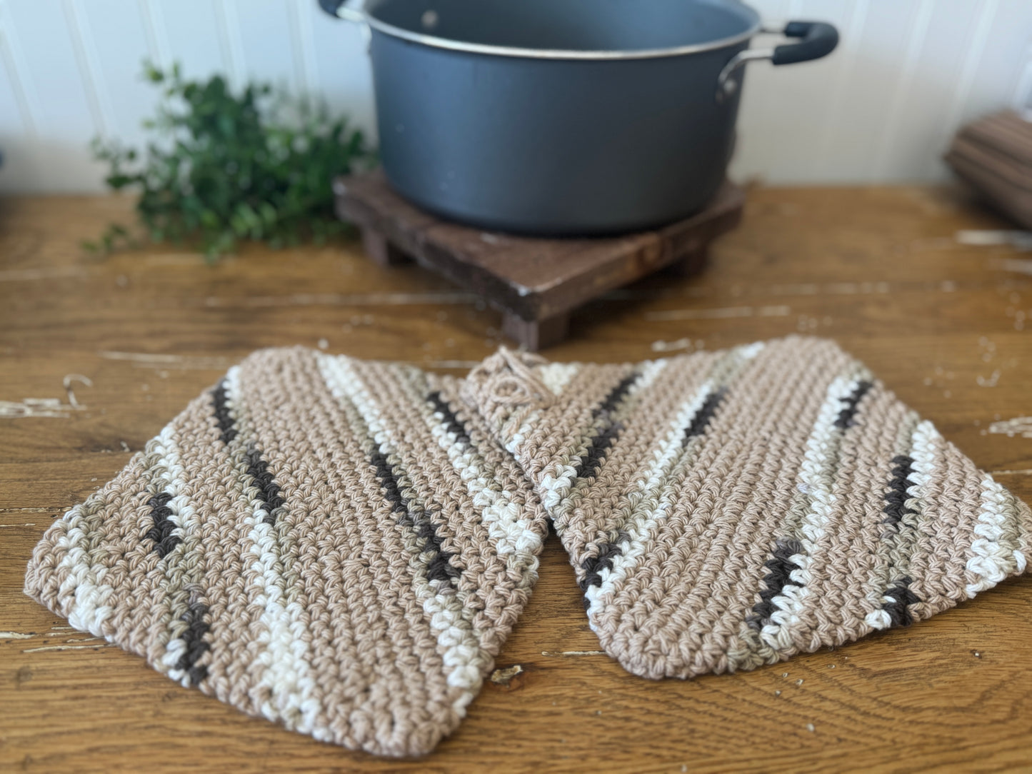 Handmade Crocheted Pot Holders Set of 2 (2)