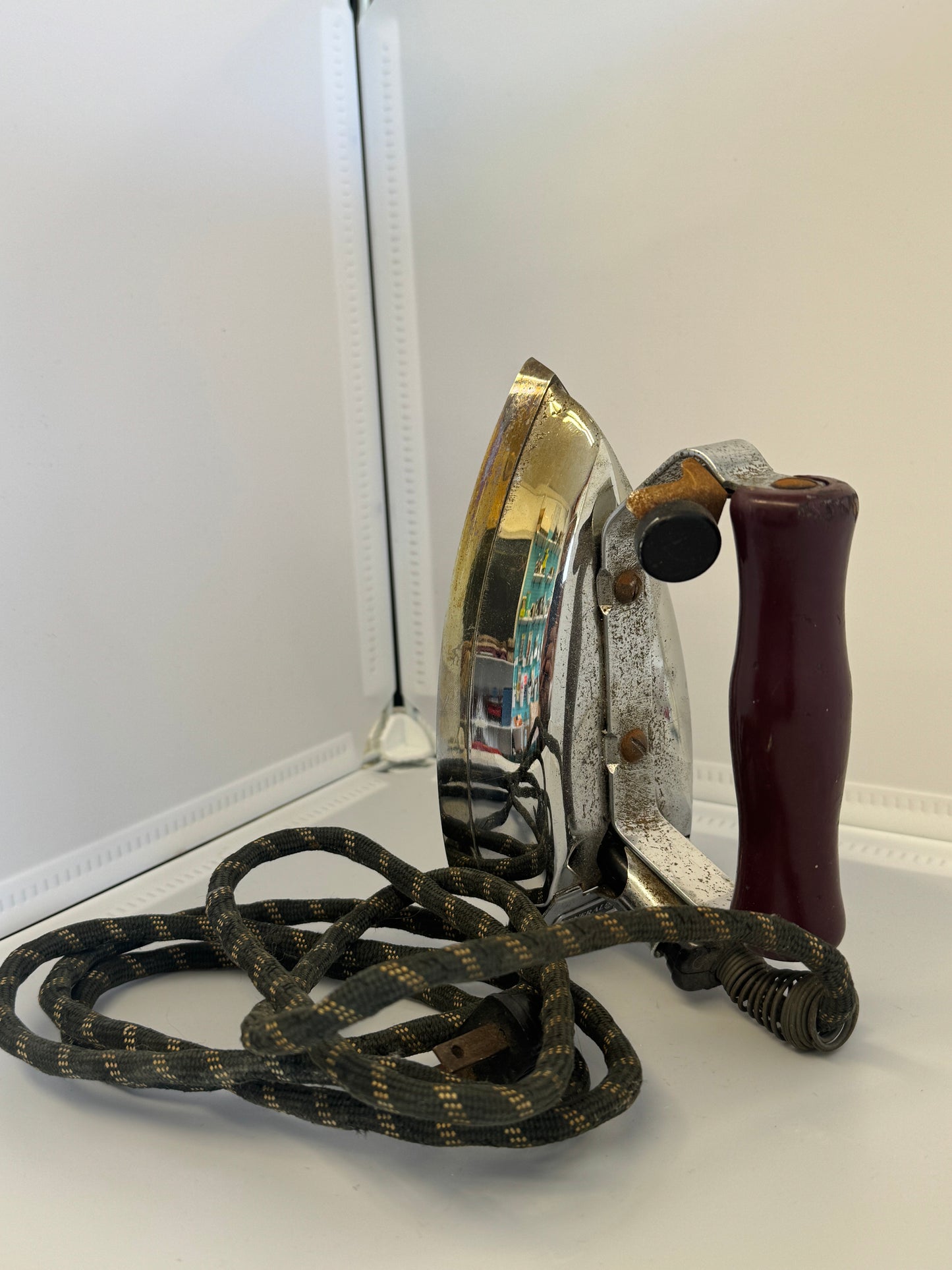 GE - General Electric Hot Point Iron - Cat No. 959F68