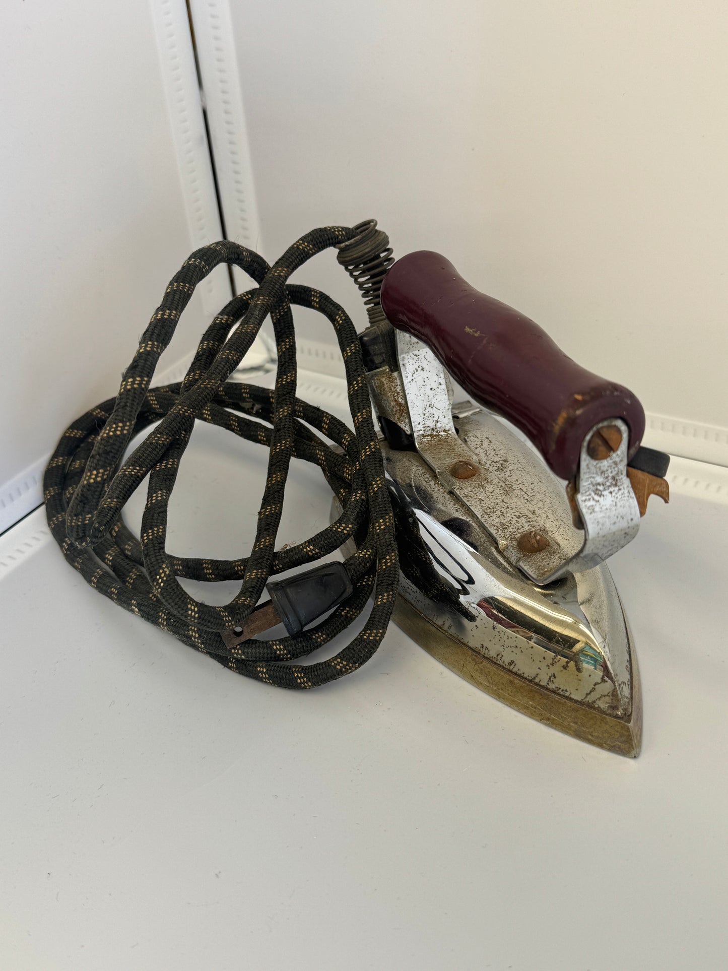 GE - General Electric Hot Point Iron - Cat No. 959F68