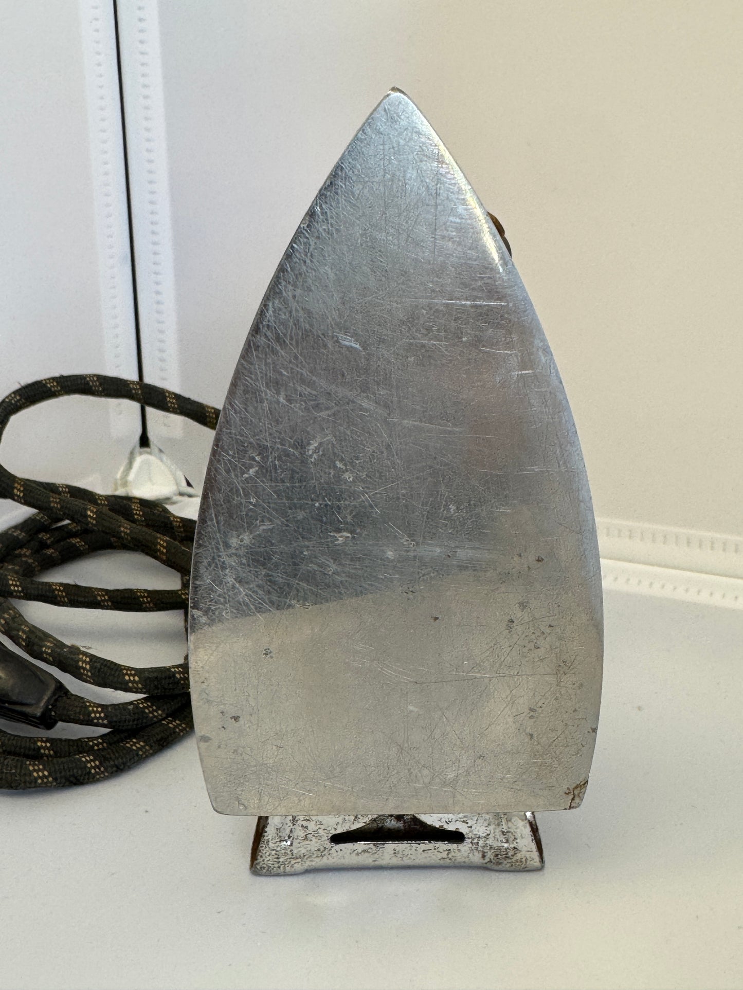 GE - General Electric Hot Point Iron - Cat No. 959F68