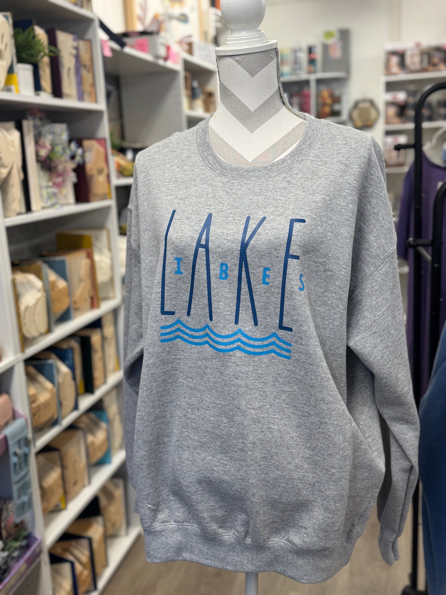 Lake Vibes Sweatshirt - Large