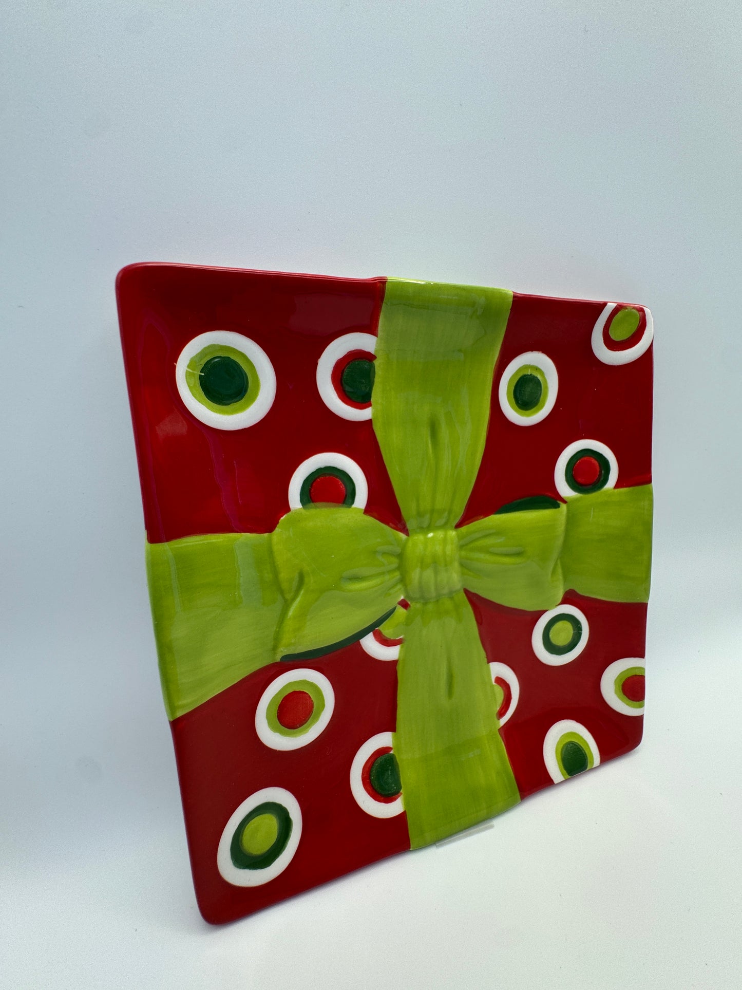 Fitz and Floyd “Holiday Cheer” Snack Plate with Spreader – Wrapped Present Design (6.5")