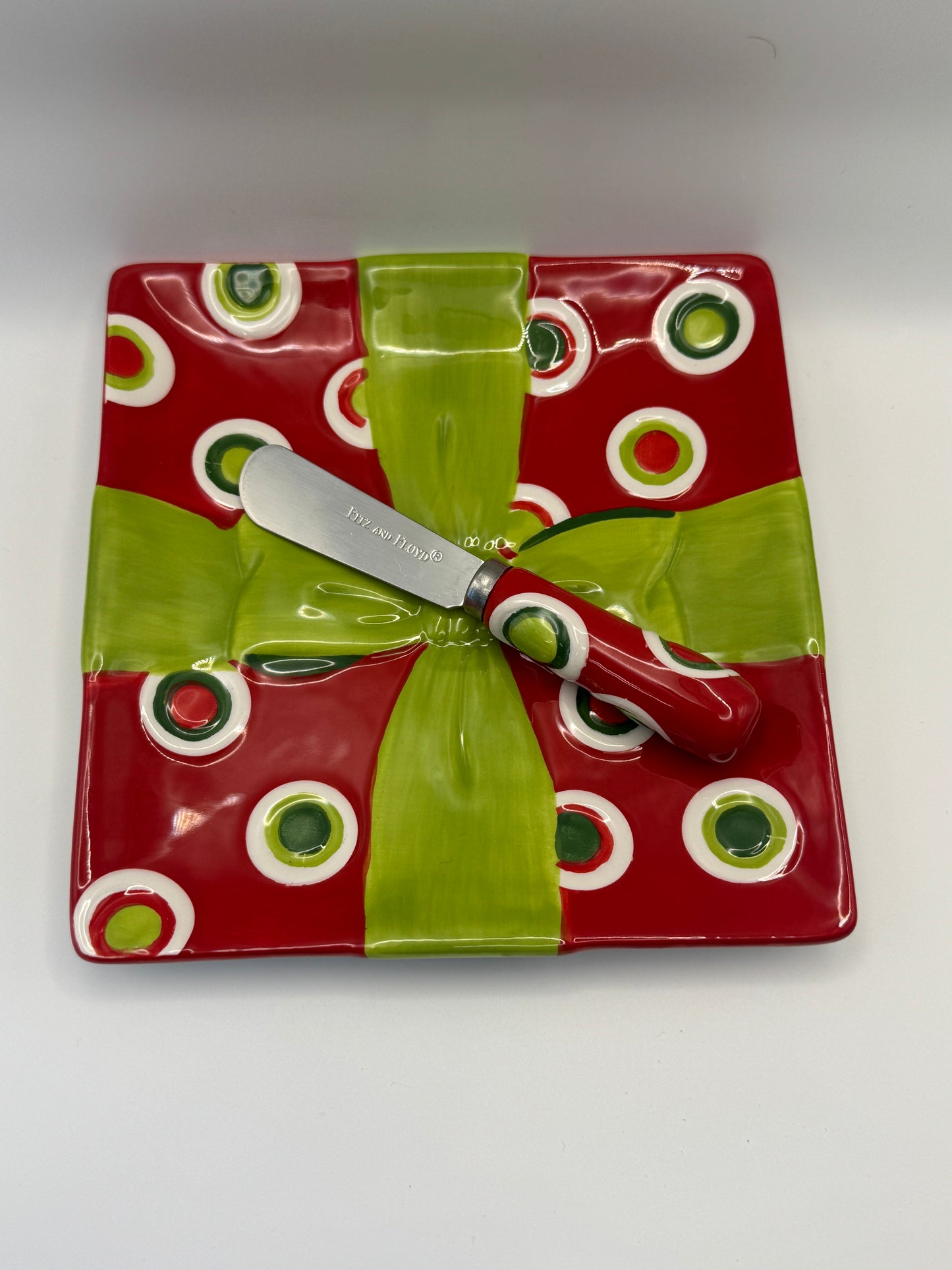 Fitz and Floyd “Holiday Cheer” Snack Plate with Spreader – Wrapped Present Design (6.5")
