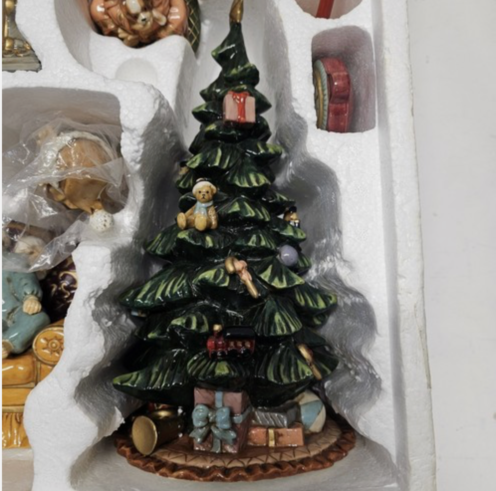 Grandeur Noel Porcelain Santa Scene – Collector’s Edition 2002