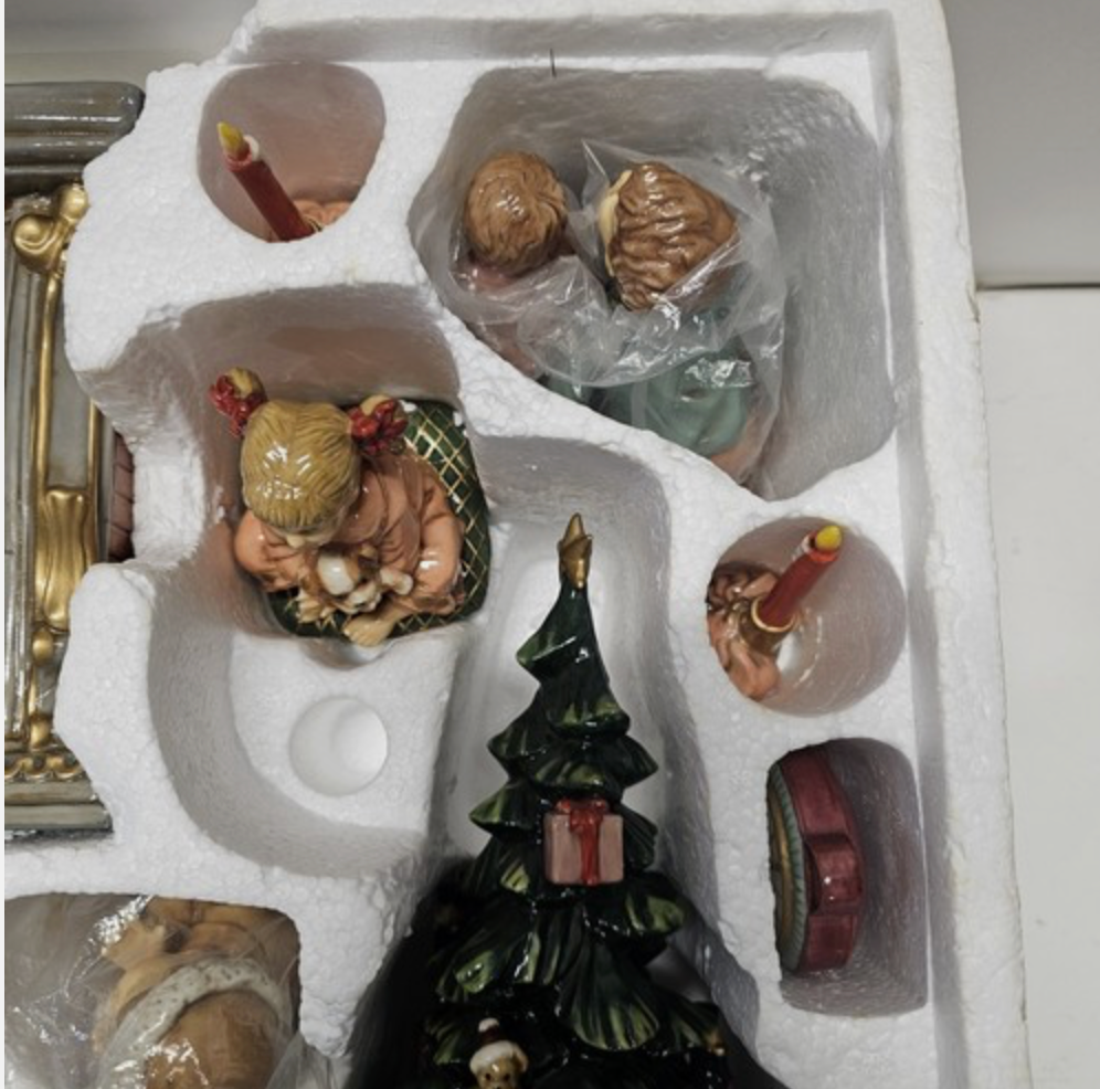 Grandeur Noel Porcelain Santa Scene – Collector’s Edition 2002